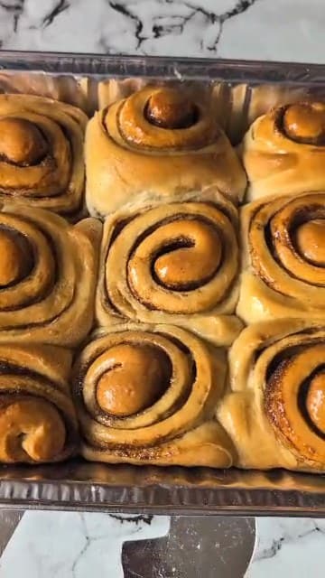 A tray of Estee’s cinnamon rolls from the class introduction